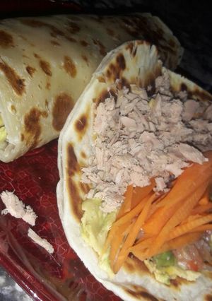 Una foto de Tacos de atún y vegetales