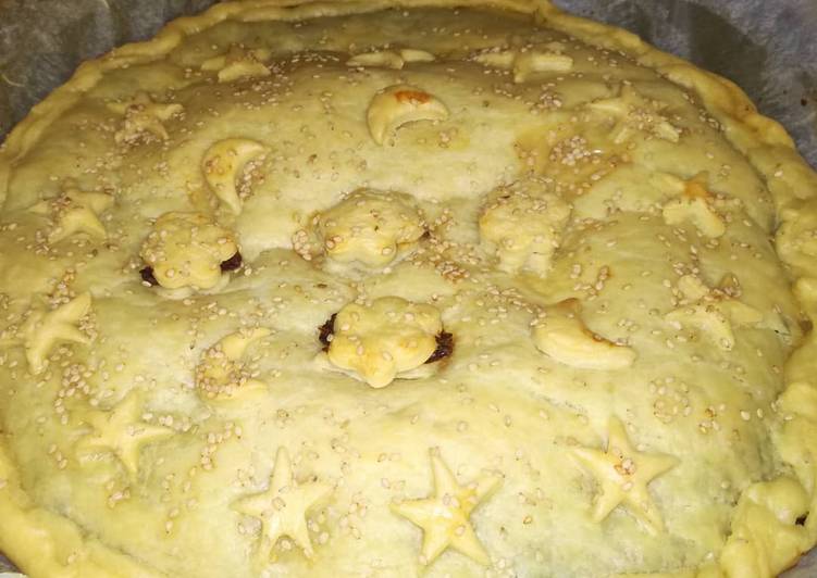 Torta salata farcita con spinaci, parmigiano e prosciutto cotto