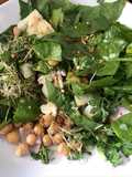 Salada de Espinafres Baby, Grão e Bacalhau