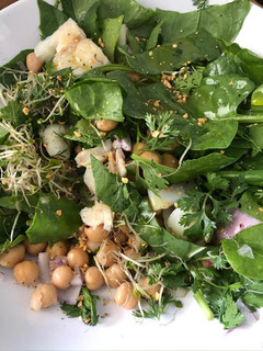 Foto de Salada de Espinafres Baby, Grão e Bacalhau
