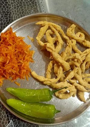વણેલા ગાંઠીયા (Vanela Ganthiya Recipe In Gujarati) રેસીપી મુખ્ય ફોટો