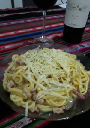 Una foto de Tallarines a la Carbonara 🇮🇹