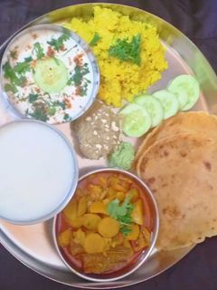 खीरा का रायता (kheera ka raita recipe in hindi) रेसिपी मुख्य फोटो