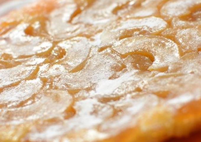 Пирог-перевертыш с фламбированными яблоками