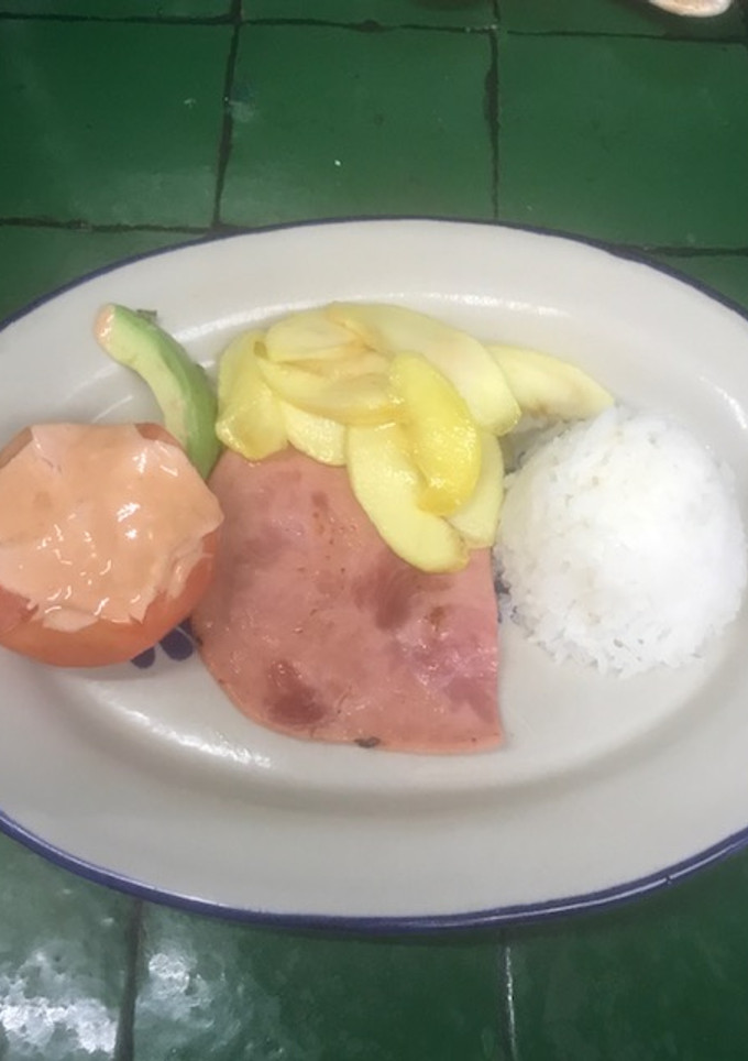 Una foto de Jamón a la plancha muy acompañado