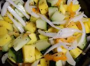 Una foto de ensalada de mango
