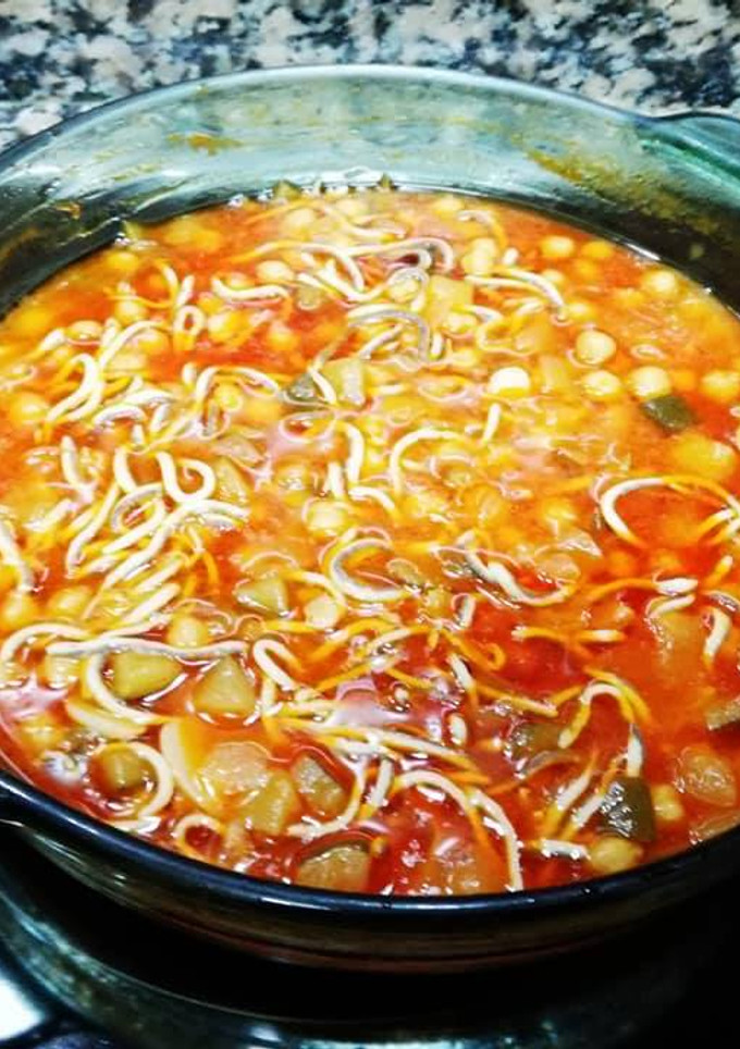 Una foto de Garbanzos con gulas