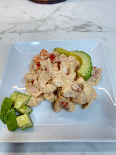 Una foto de Ensaladilla de Marisco y aguacate
