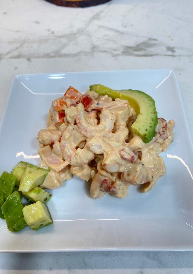 Una foto de Ensaladilla de Marisco y aguacate