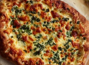 O poză a rețetei Pizza cu sos alb.