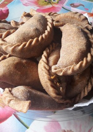 Una foto de Empanadas de pollo y brócoli con masa integral😉