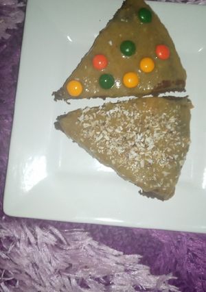 A picture of Brownies pizza.