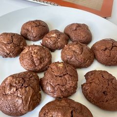 A picture of Chocolate Walnut Cookies.