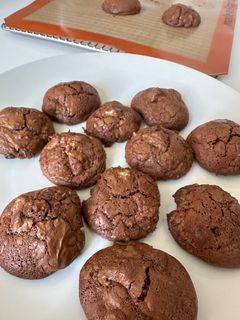 A picture of Chocolate Walnut Cookies.