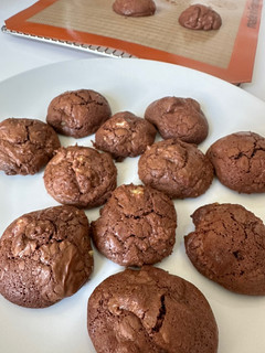 A picture of Chocolate Walnut Cookies.