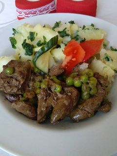 Resztelt csirkemáj, borsóval ínyenceknek 😋 recept fotója