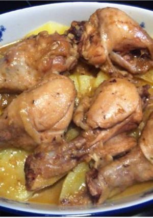 Una foto de Pollo al vino para chuparse los dedos