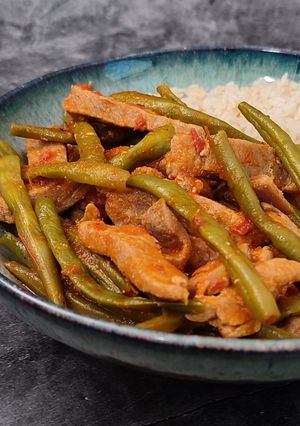 Una foto de Ejotes con carne de puerco y salsa de chipotle