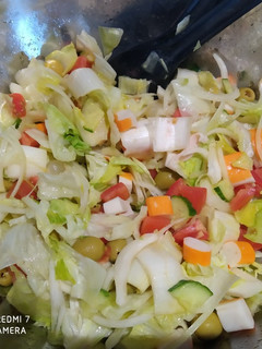 Una foto de Ensalada de endivia y lechuga