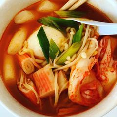 A picture of Korean Spicy Rice Cake Noodles.