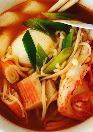 A picture of Korean Spicy Rice Cake Noodles.