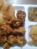 Pakora platter with mini bread