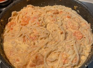 Una foto de Pasta en salsa de camarones