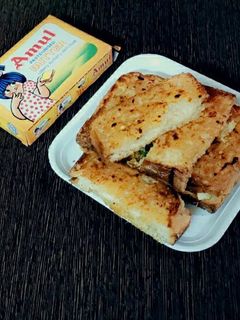 चिज गार्लिक ब्रेड सैंडविच (cheese garlic bread sandwich recipe in Hindi) रेसिपी मुख्य फोटो
