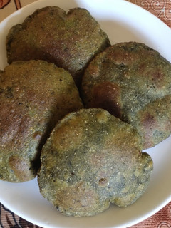 पालक की पूरी (palak Puri recipe in Hindi) रेसिपी मुख्य फोटो