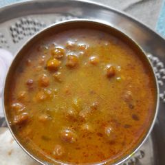 A picture of Chole sabzi.