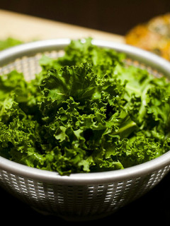 Una foto de ¿Cómo preparar la col kale antes de cocinarla? #superalimento