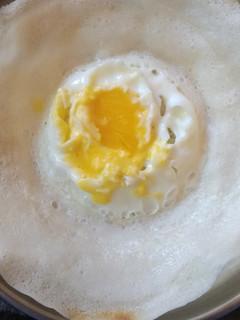 முட்டை ஆப்பம் (muttai aapam recipe in tamil) செய்முறை முக்கிய புகைப்படம்