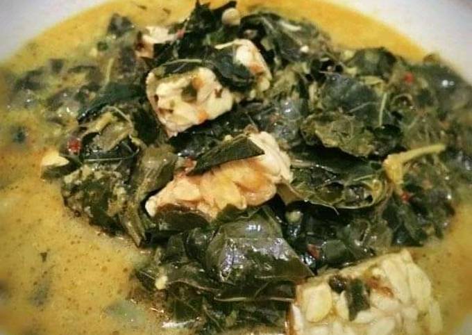 Bagaimana Membuat Gulai daun singkong&amp;tempe yang Bisa Manjain Lidah