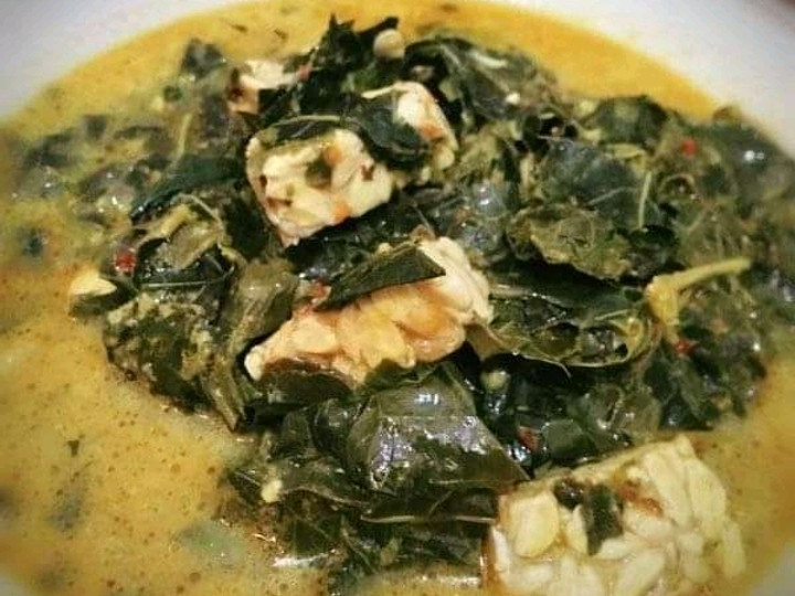 Bagaimana Membuat Gulai daun singkong&amp;amp;tempe yang Bisa Manjain Lidah