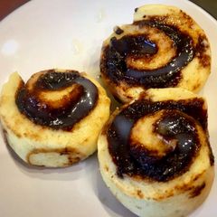 A picture of Cinnamon rolls express! Easy and quick.