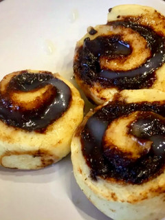 A picture of Cinnamon rolls express! Easy and quick.