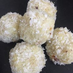 A picture of Nariyal laddu.