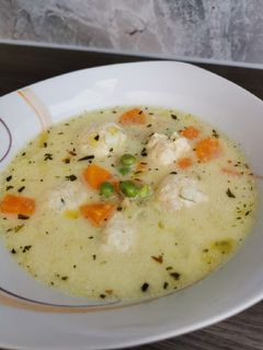 Tárkonyos csirkegombóc leves recept fotója