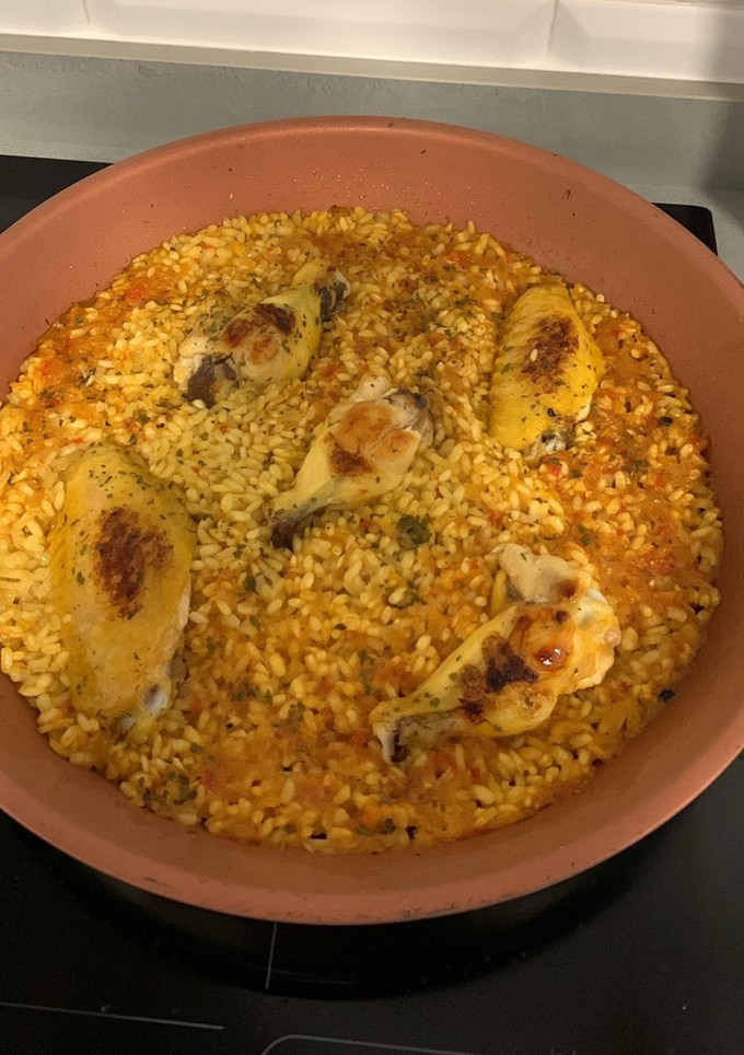 Una foto de Arroz seco con alitas