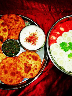 आलू की कचौड़ी (aloo ki kachodi recipe in Hindi) रेसिपी मुख्य फोटो