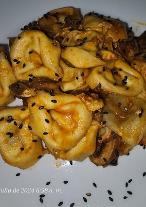 Foto principal de Raviolis fresco de carne en salsa de puerro, champiñones y huevo de codorniz