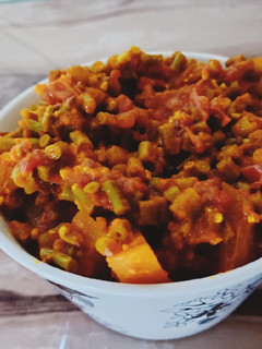 लोबिया फली आलू (lobia phali aloo recipe in Hindi) रेसिपी मुख्य फोटो