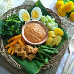 A picture of Gado-Gado Surabaya: Mixed Vegetables with Peanut Sauce Dressing.