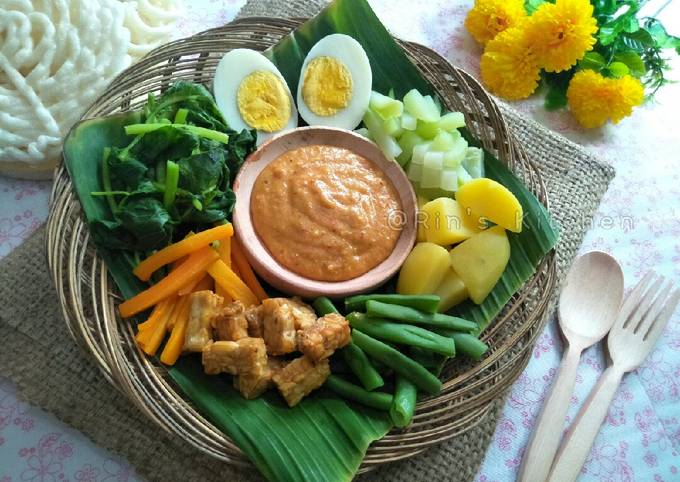 Gado-Gado Surabaya: Mixed Vegetables with Peanut Sauce Dressing