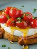 Pan Baguette con Tomate Cherry y Miel