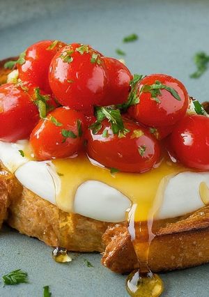 Una foto de Pan Baguette con Tomate Cherry y Miel
