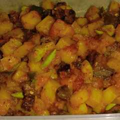 A picture of Sambal goreng kentang ati ayam pete pedas manis enak.