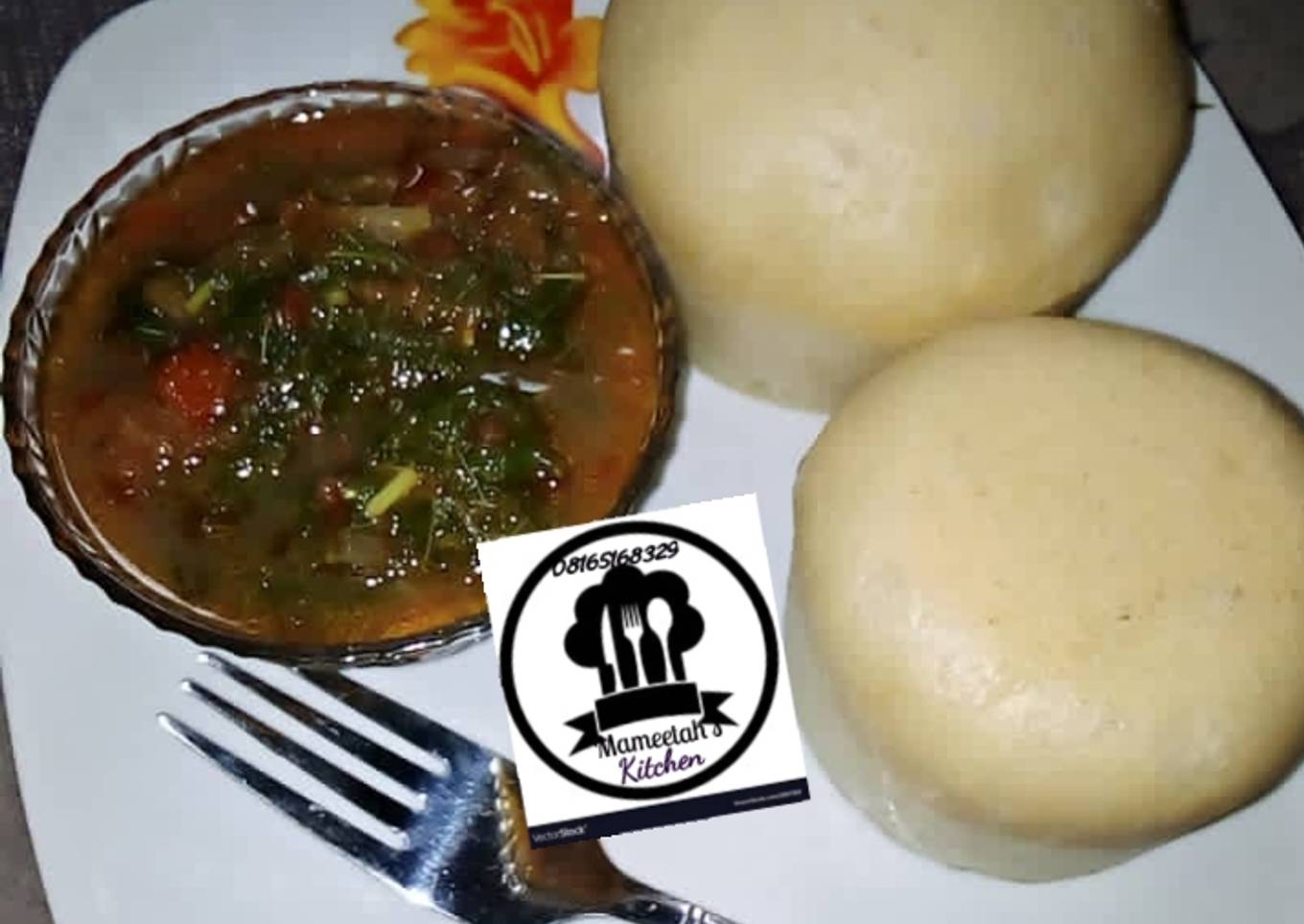 Alkubus with spinach soup
