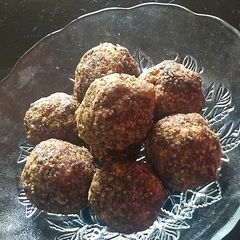 A picture of Oats cereal laddu.
