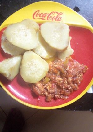 A picture of Sweet potatoes with tomato egg sauce.